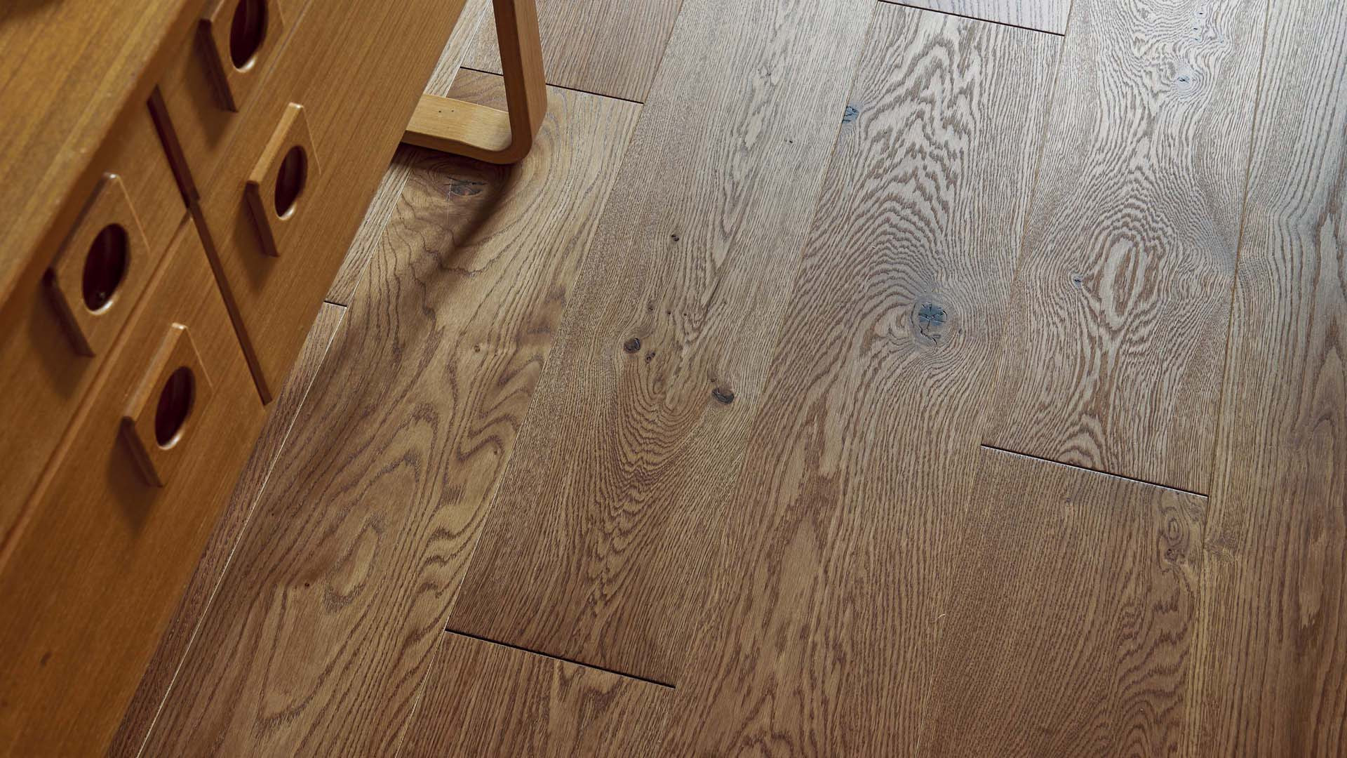 French Oak Authentic Cuir Diva 184, Which Is Better Hardwood Or Engineered Flooring